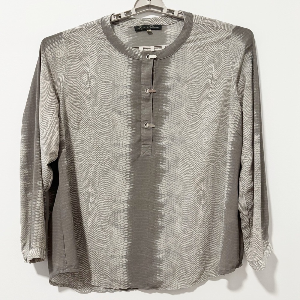 Rose & Olive Snakeskin Print Sheer Blouse‎ Top Womens Size 3X Gray Career Casual